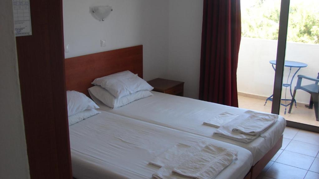 Apostolis Aparthotel *