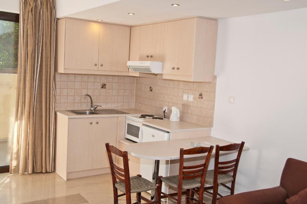 Aparthotel Oasis Apartments & Rooms