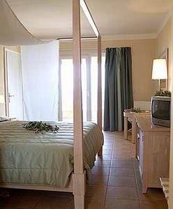 Nasos & Hotel