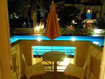 Lambrinos Aparthotel