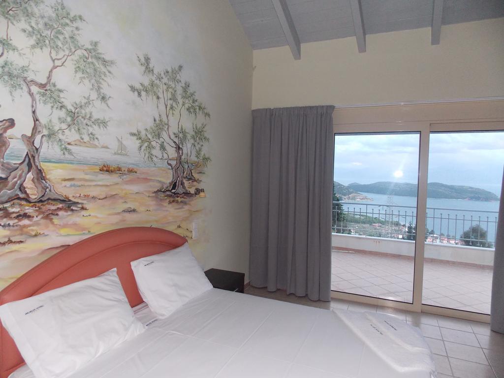 Aparthotel Theasis 3*