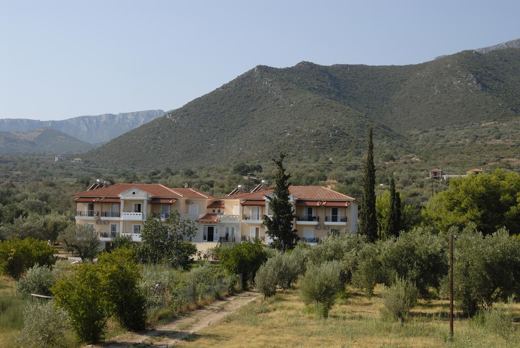 Manto Aparthotel 2*
