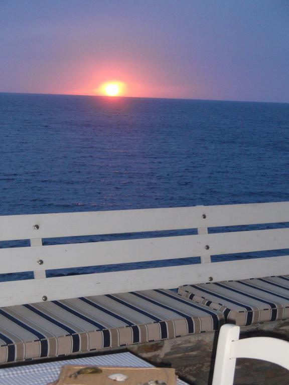 Delfini Kamares (Sifnos)