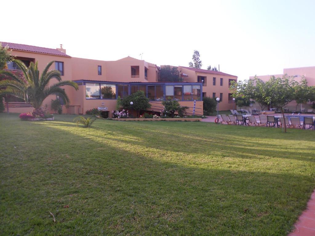 Aparthotel Golden 2*
