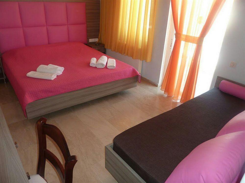 White Rose Hotel *