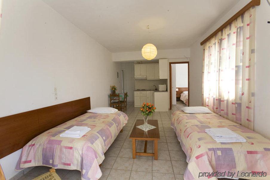 Gikas Aparthotel 3*