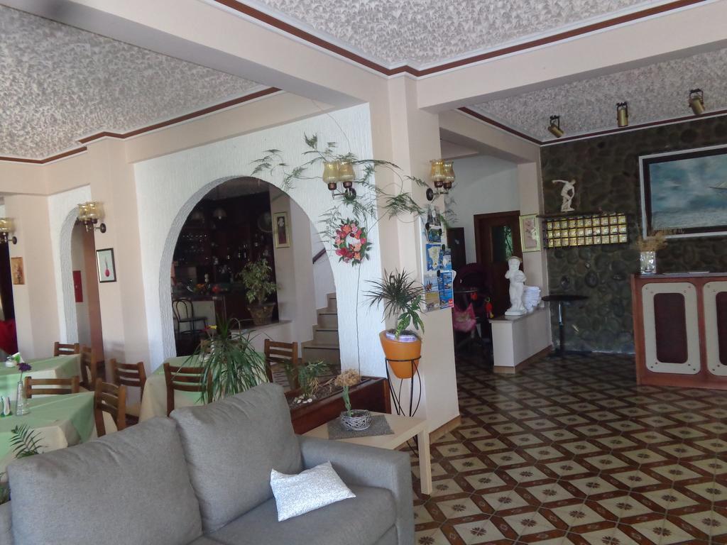 Angela Hotel 2*