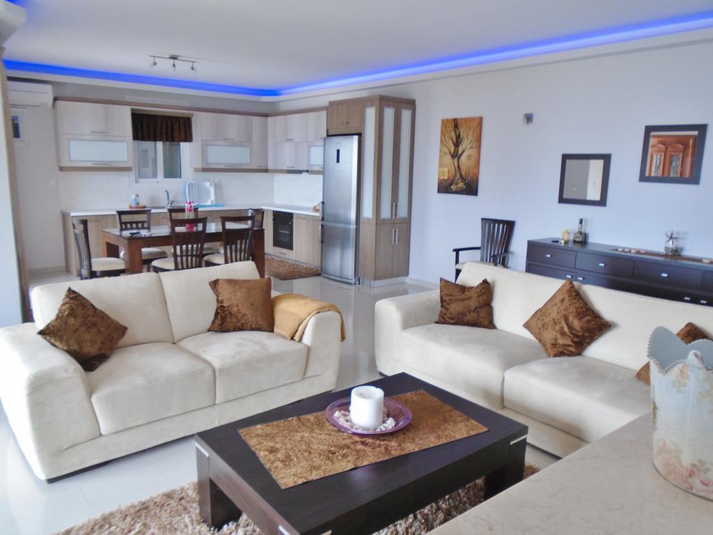 Oikonomou Luxury Vouliagmeni Lake