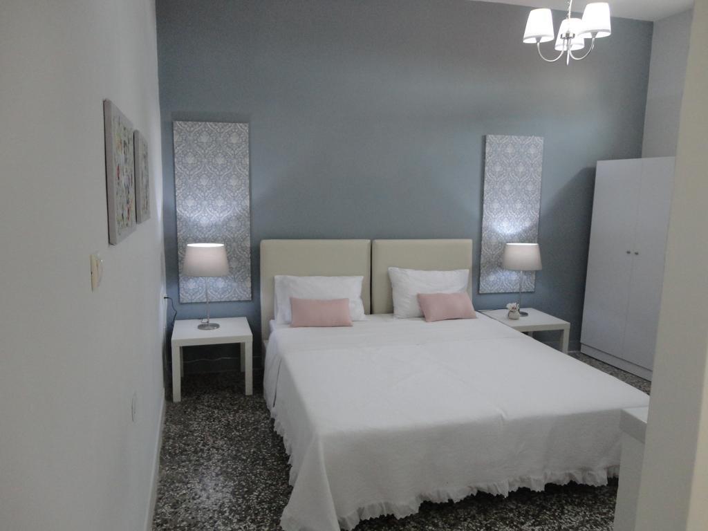 Stylish Studios Apartment Moirai