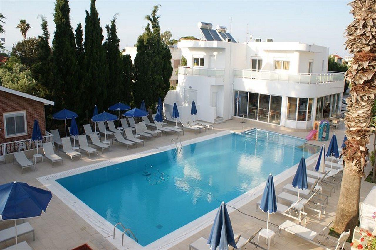 Paleos Aparthotel 3*