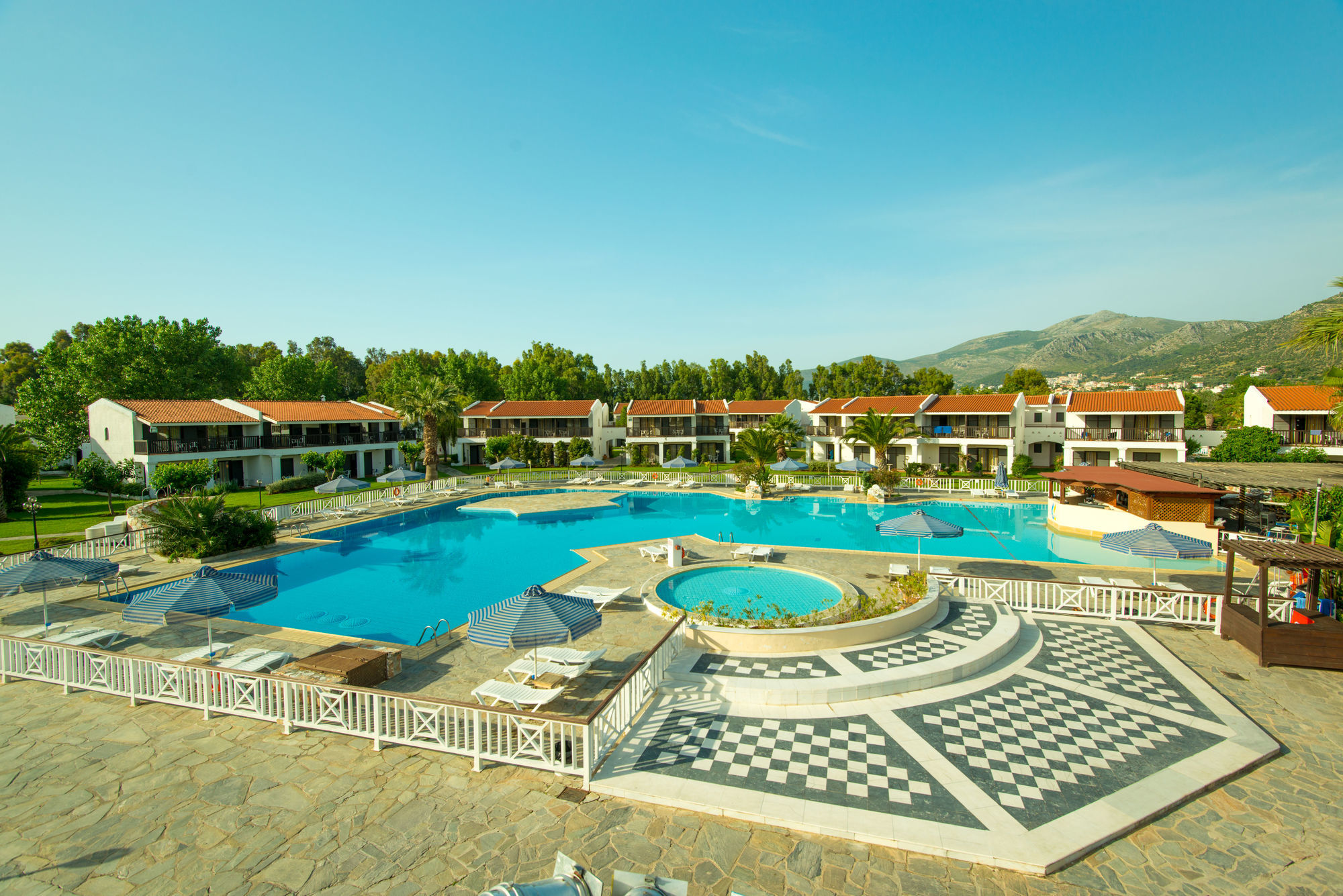 Golden Coast & 4*
