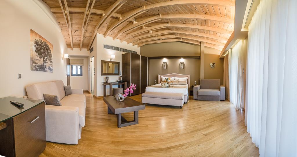 Nepheli Hotel 4*