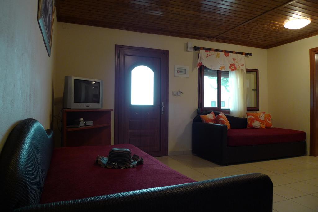 Haus Platanos & By The Sea Vourvourou