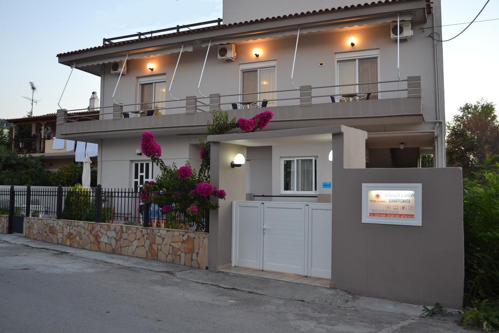 Pefki Studios * Pefki (Evia)