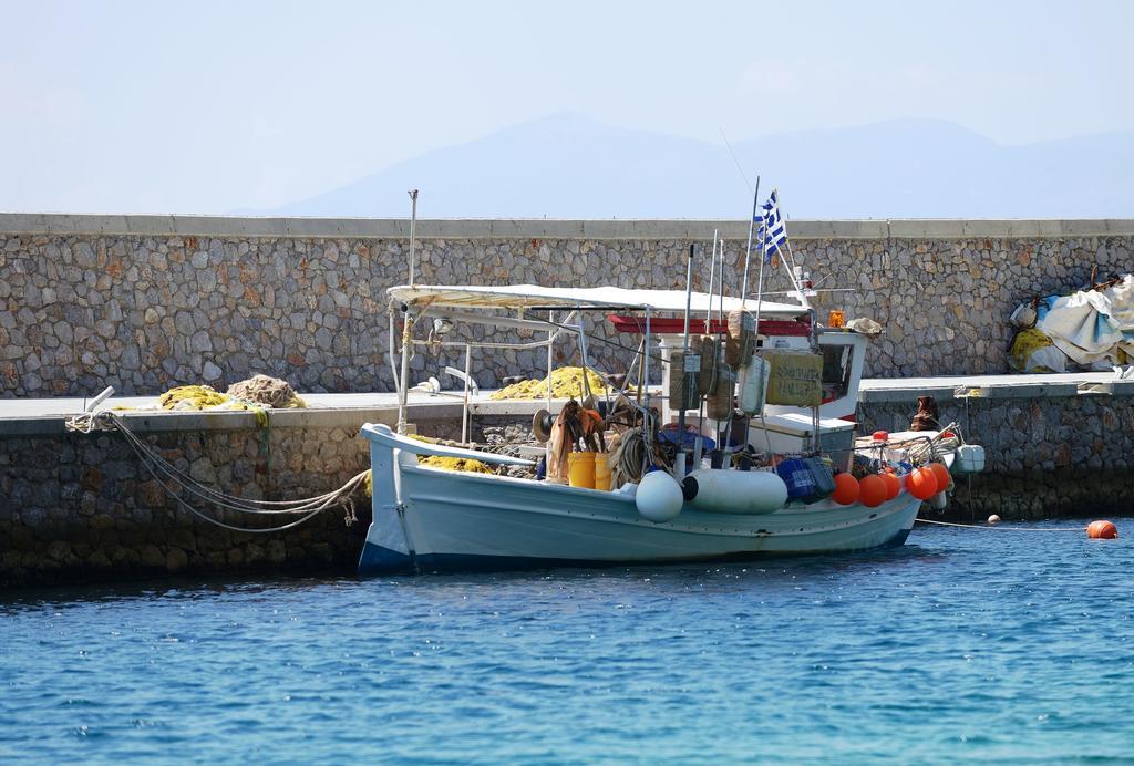 Pharos Aparthotel Ilia