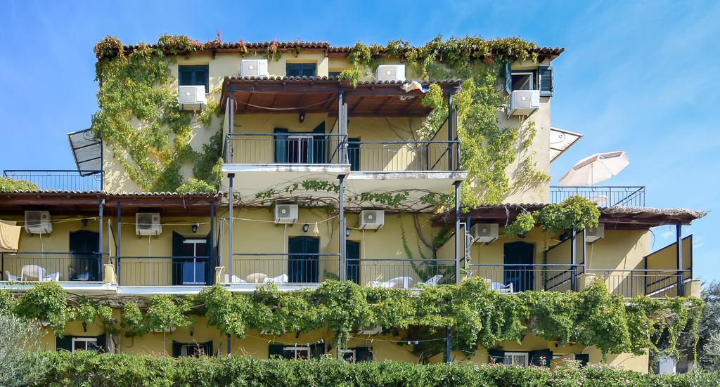 Golden Nests Apartment *