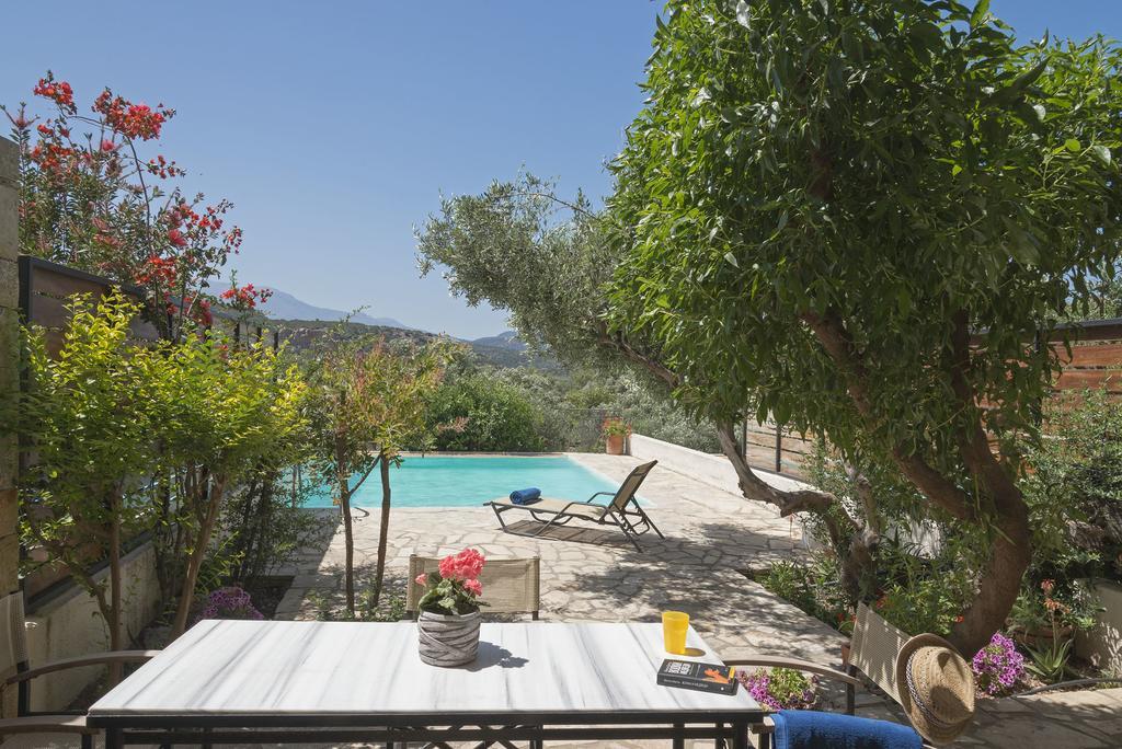 Maisonettes With Private Pool Holiday home *