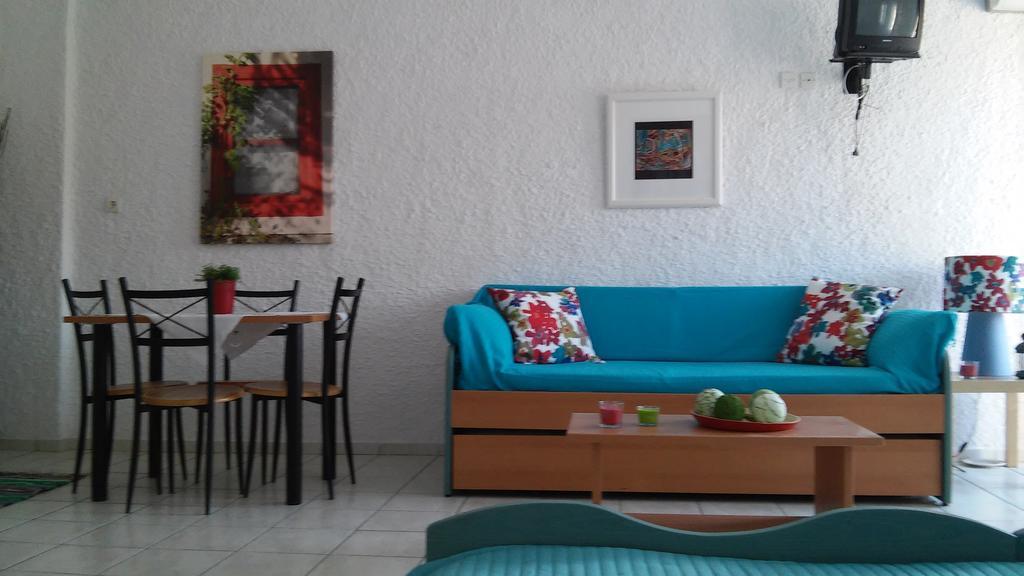 Apartment Aegialis & *