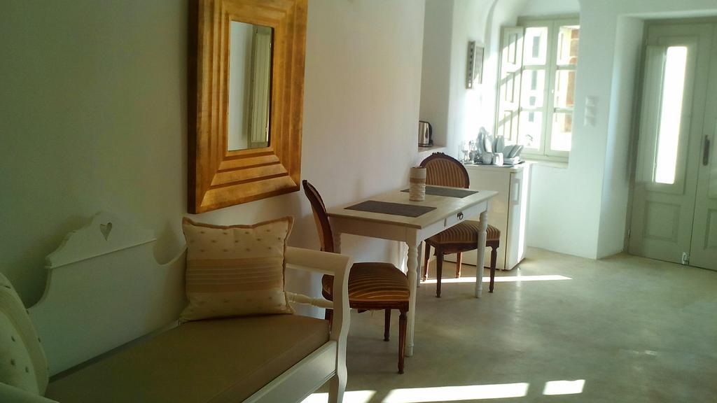 Filotimo Cave Aparthotel 3*