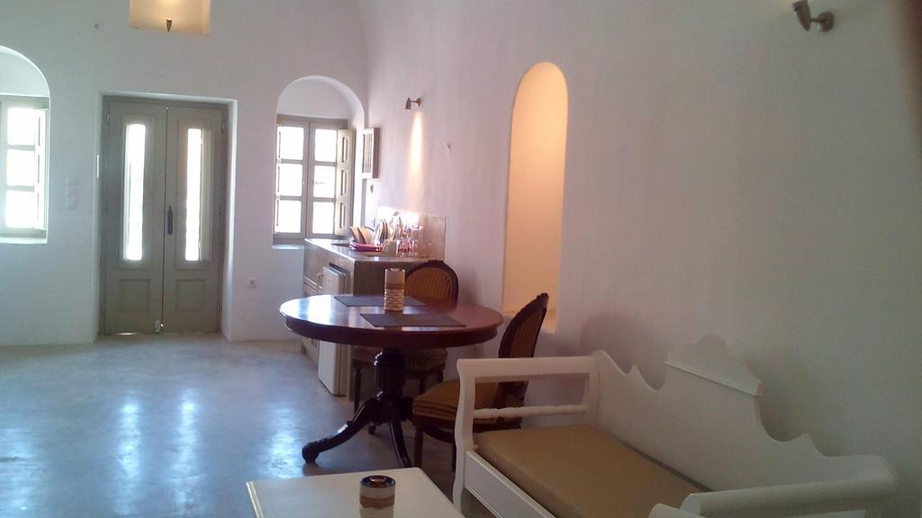 Filotimo Cave Aparthotel 3*