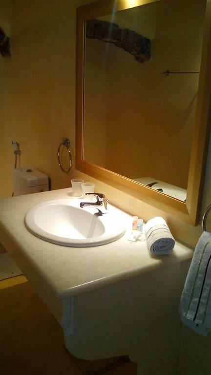 Filotimo Cave Aparthotel 3*