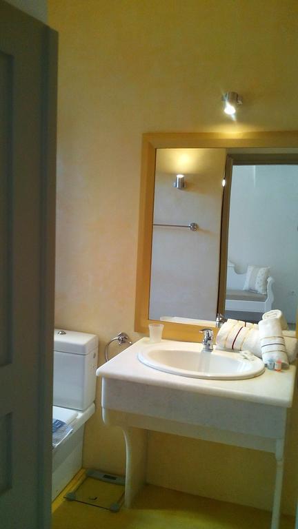 Filotimo Cave Aparthotel