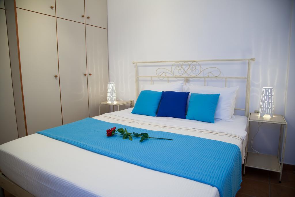 Aelia Santorini *