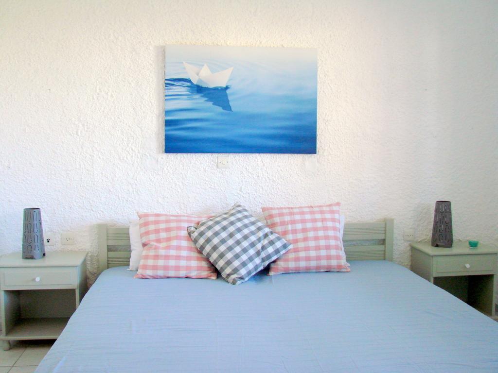 Apartment Aegialis & *
