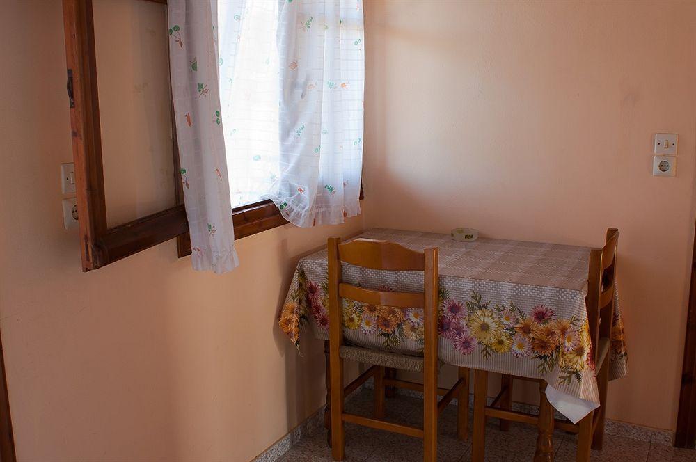 Chrysanthy Apartment *
