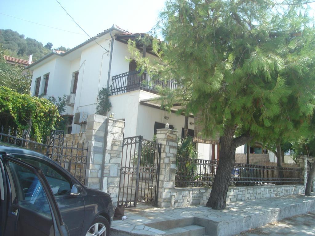 Stelios Seaside House *