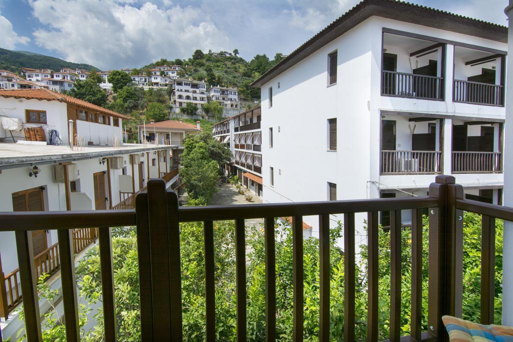 Ivas Pelion *