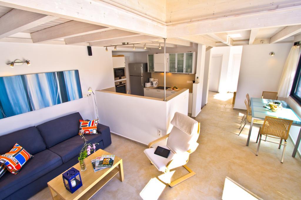 Villa Amoudia *