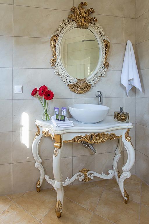 Skyfall Villa *