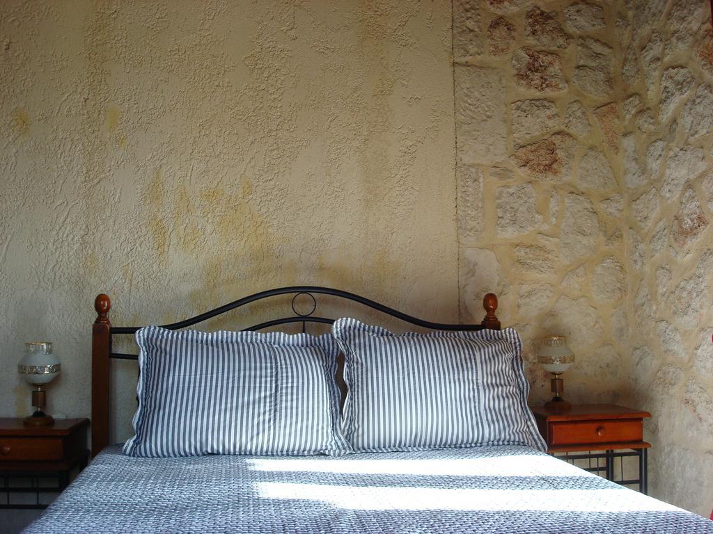 Kapsali House *