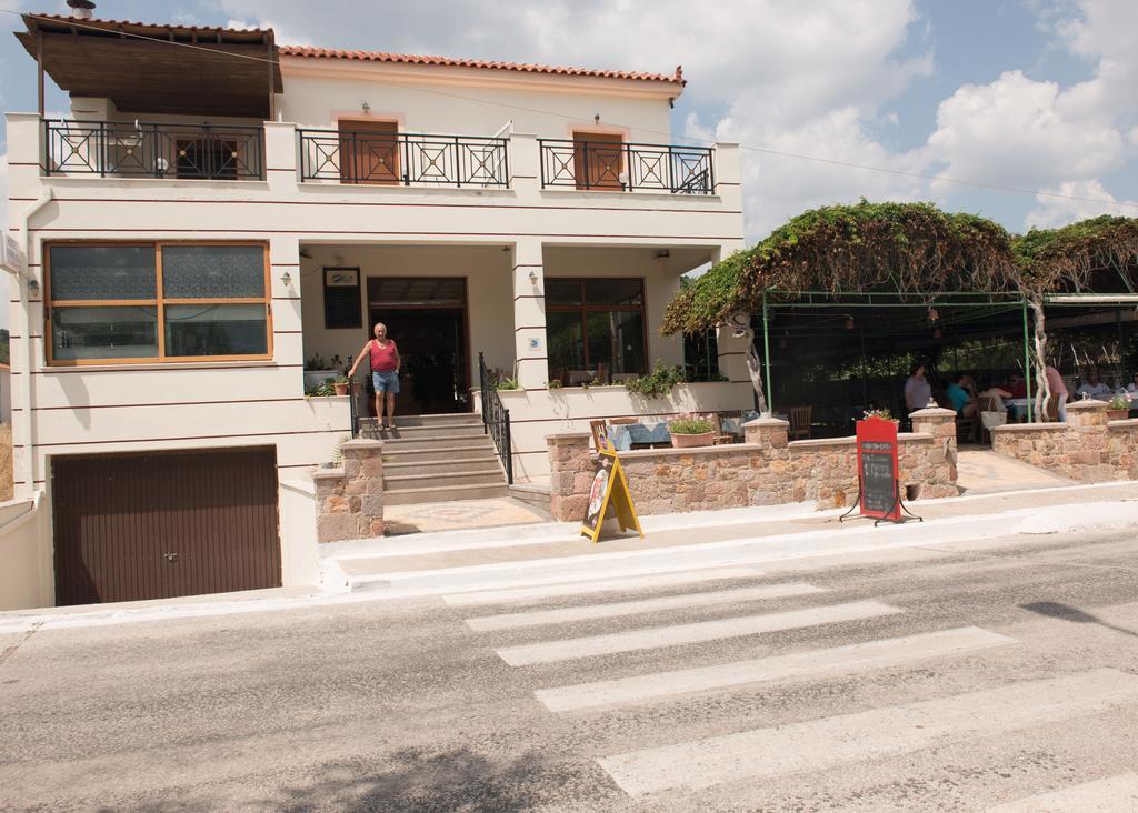 Morfoula Aparthotel Vatera