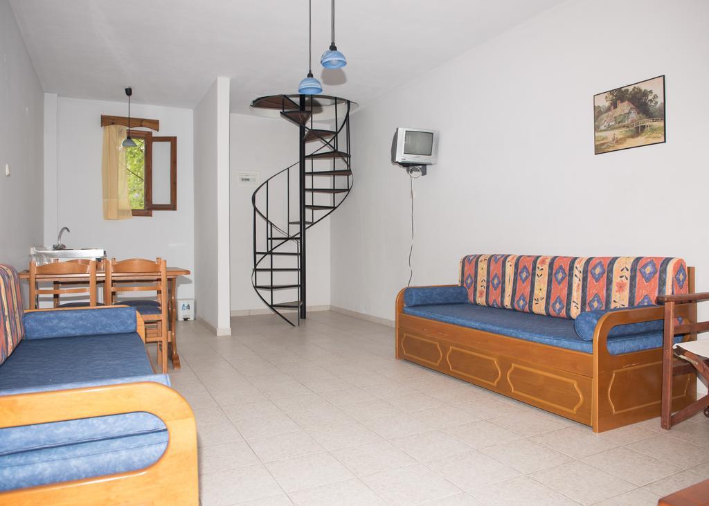 Morfoula Aparthotel Vatera