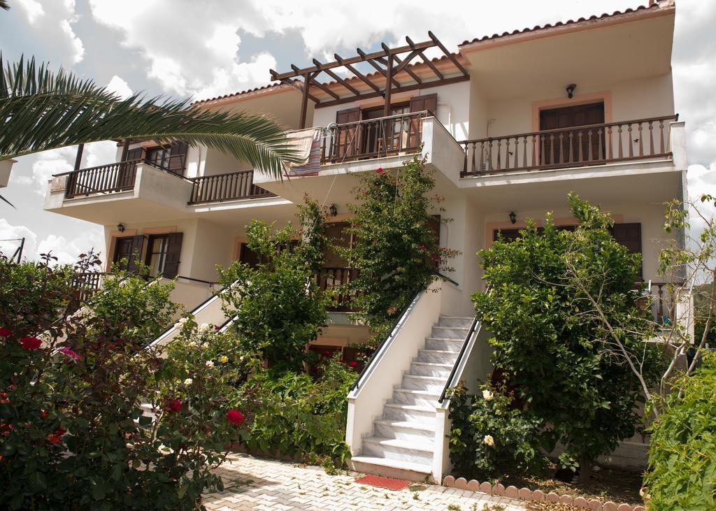 Morfoula Aparthotel Vatera