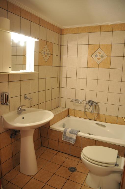 Zouzoula House * Milina