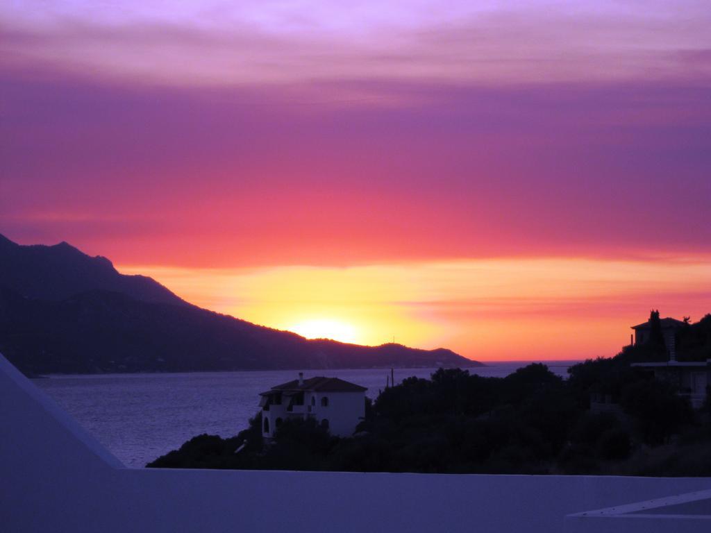 Scorpios & 3* Samos Town