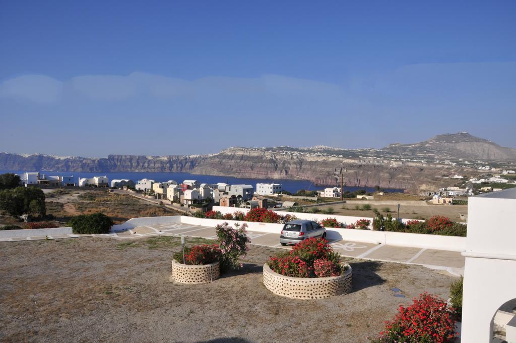 Thira's Dolphin Aparthotel Akrotiri (Santorini)