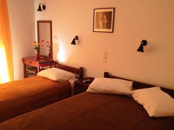 Alexandris Hotel *