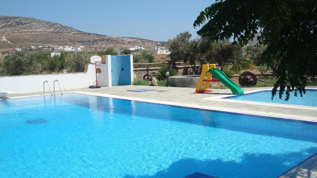 Manolis Aparthotel 2*