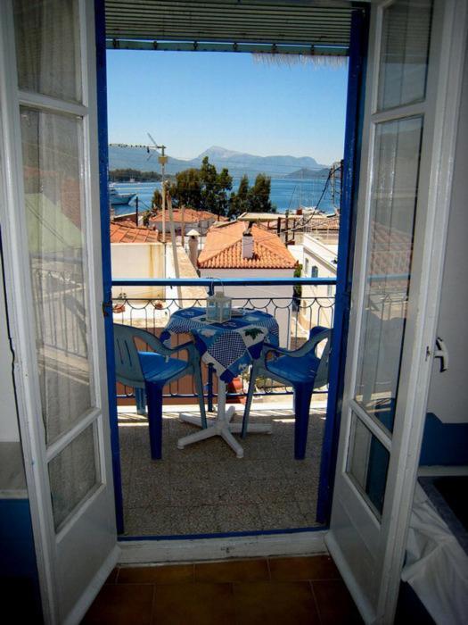 Mania And * Poros Town