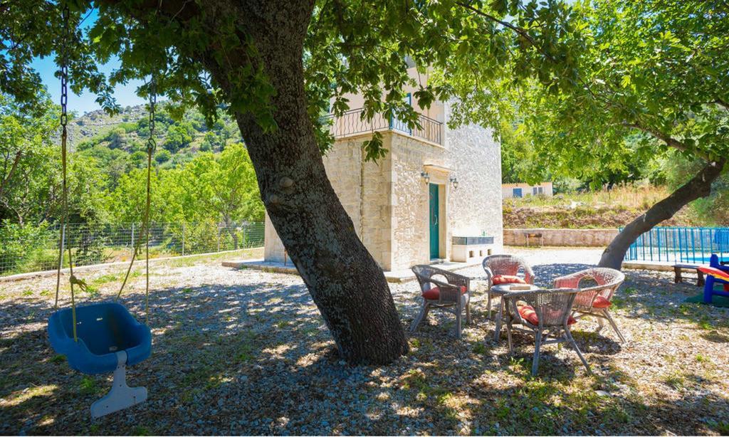 Athina Villa Argiroupolis