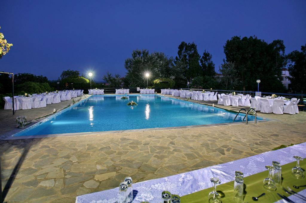Pela Hotel
