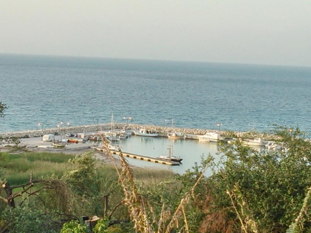 Maria's Paradise Apartment Astrakeri