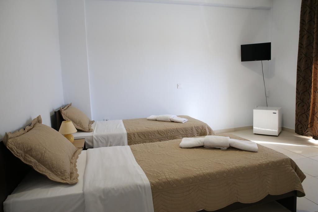Vari Beach Hotel 2* Vari (Syros)