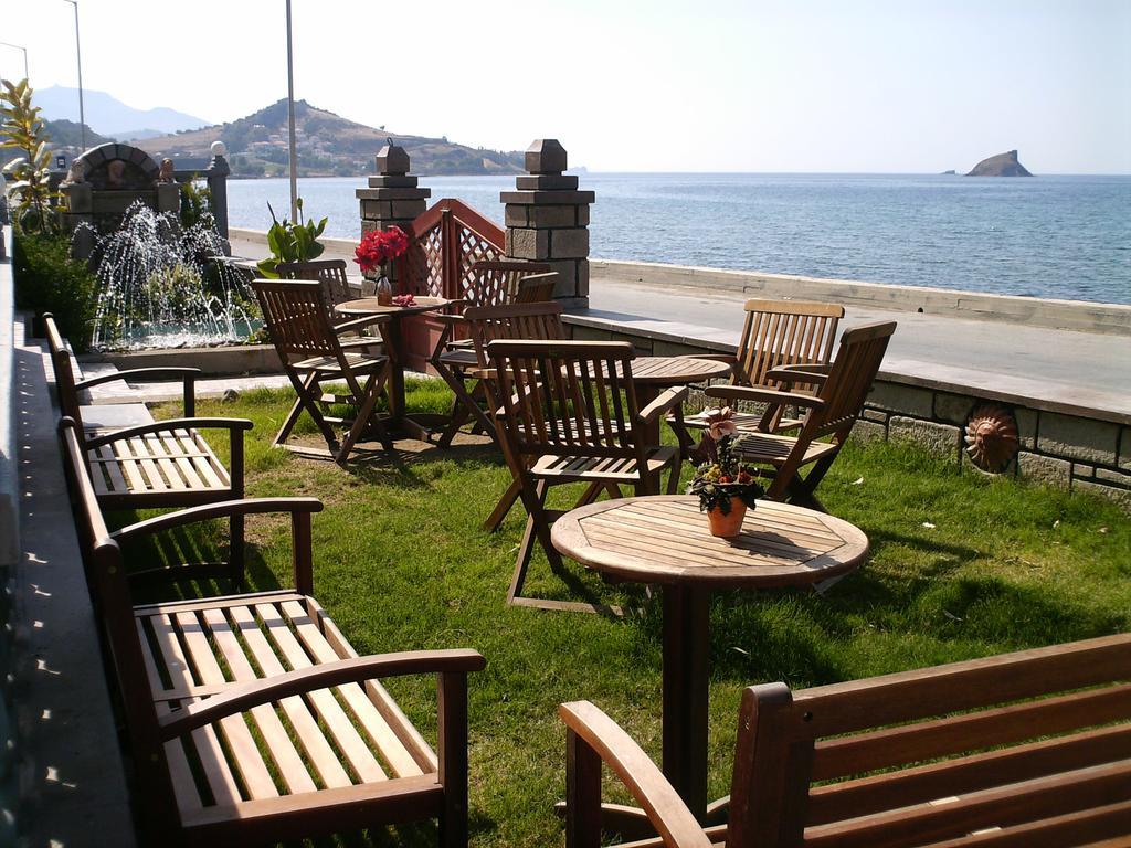 Toula * Petra (Lesbos)