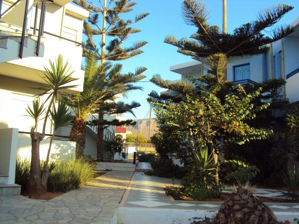 Nicolas Aparthotel 3*