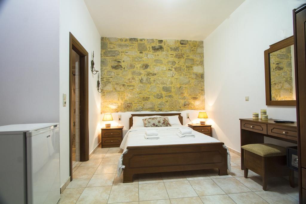 Apartment Agarathos Traditional Rooms - Pool - Kaliviani -On The Road To Balos *